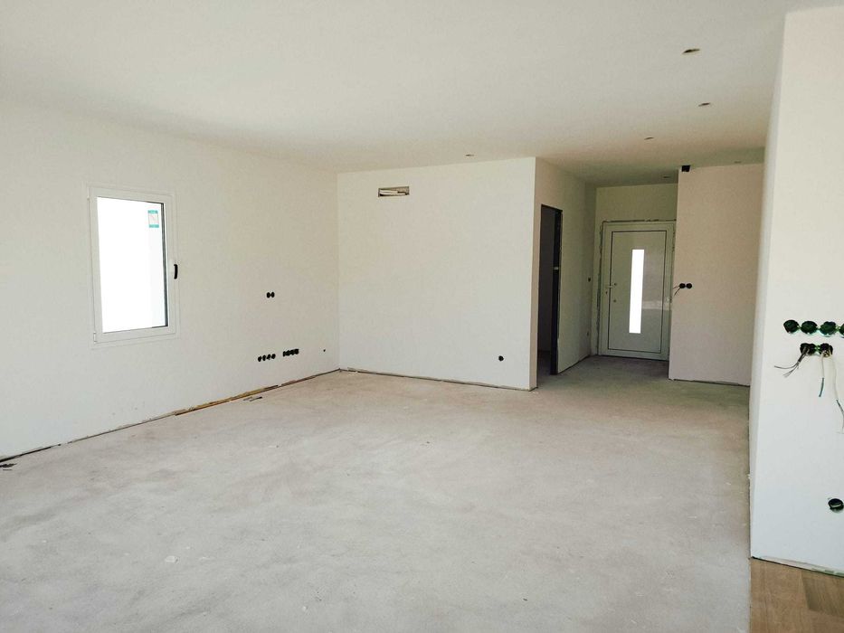 Moradia T2+1 - Reconstrução integral fase de acabamentos - Ervedeira
