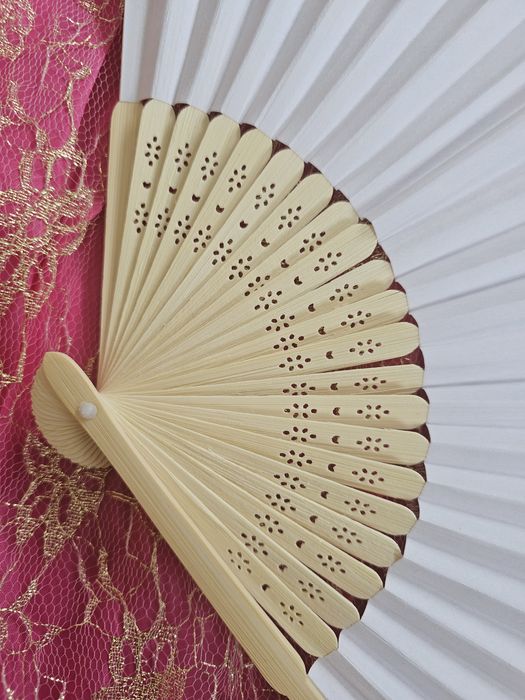 Віяло біле мереживне дерев'яне для фотосесії Весілля танців веер  фото