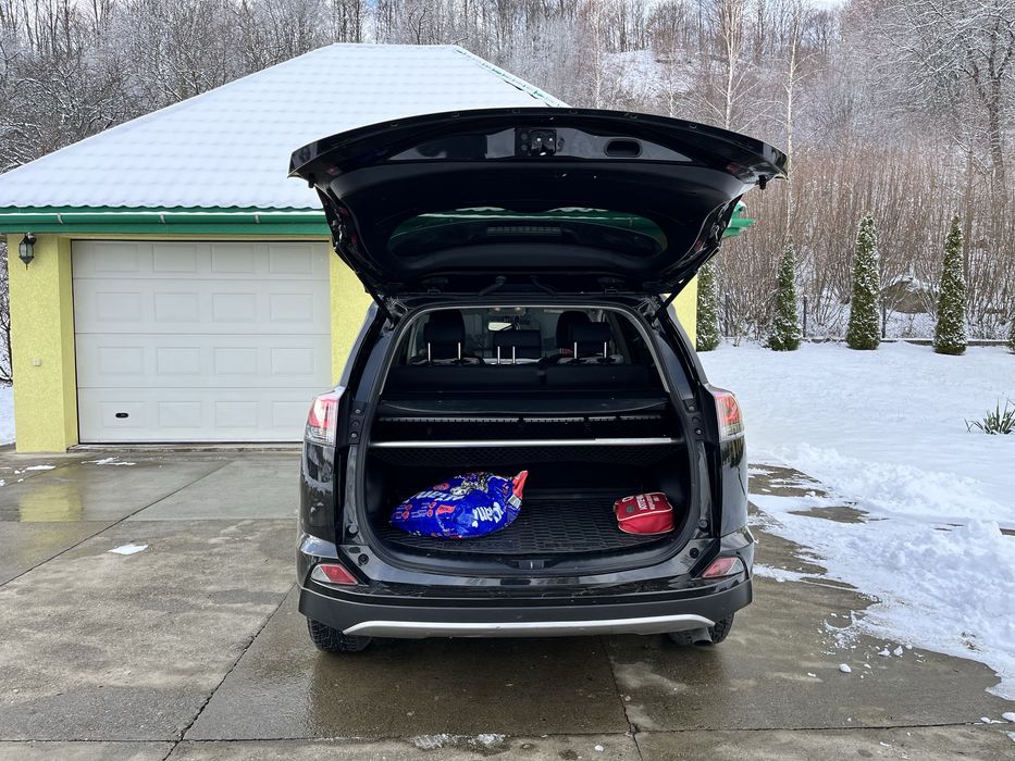 Продаю Toyota RAV4 Hybrid