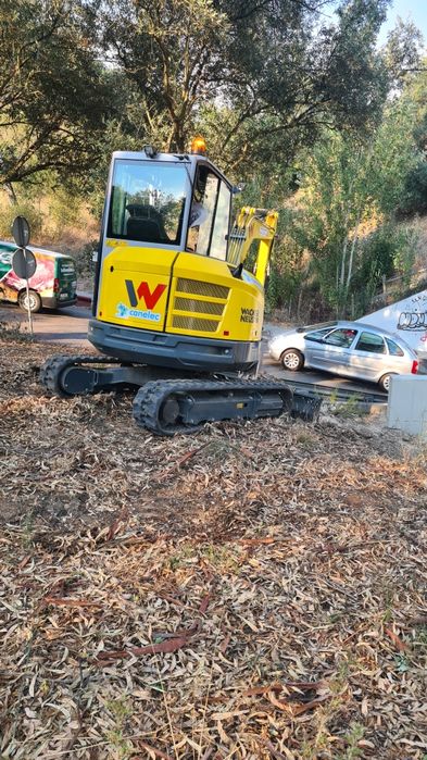 Serviços de mini giratoria com manobrador.