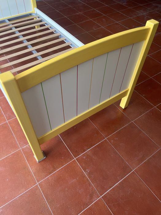 Cama de menina em muito bom estado