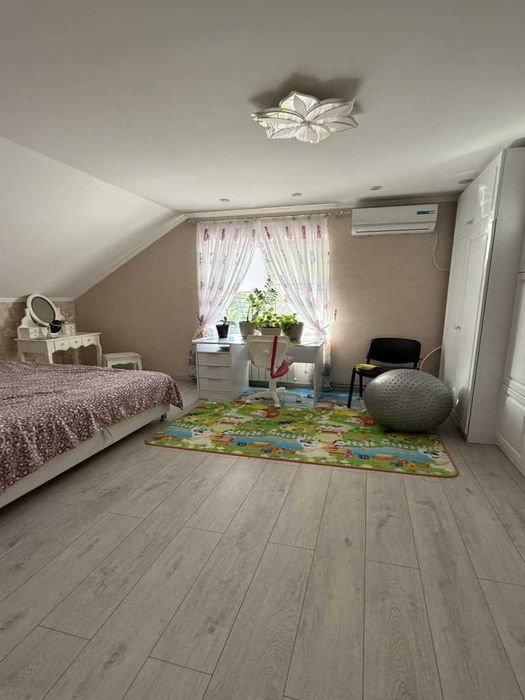 Продам сучасний двоповерховий будинок 180кв.м. з усіма комунікаціями