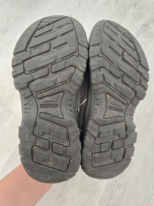 Buty Decathlon Quechua rozmiar 29 dziecięce na rzepy