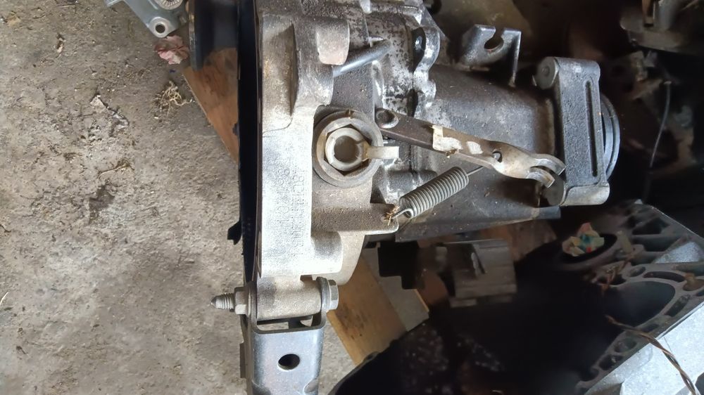 Caixa de Velocidades Seat Ibiza  ano 96 motor /gasolina 5 velocidades
