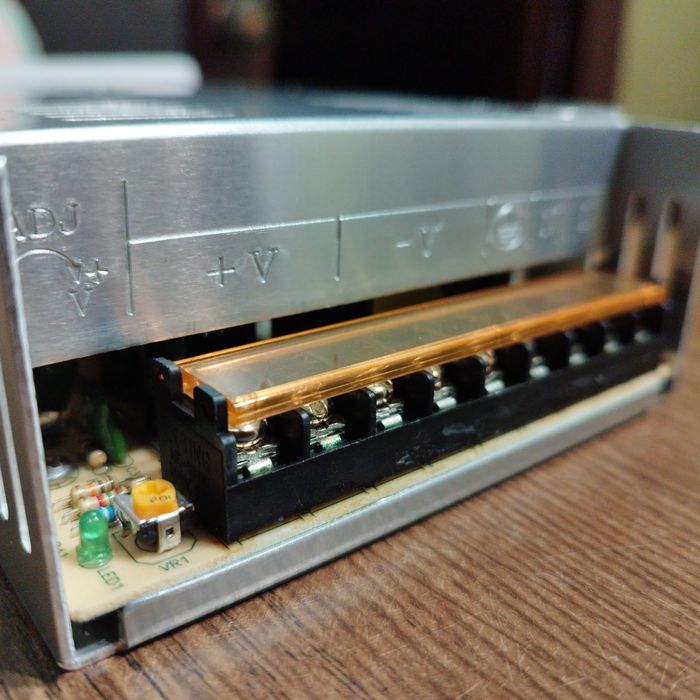 Блок питания 24v 15A, в металлическом корпусе