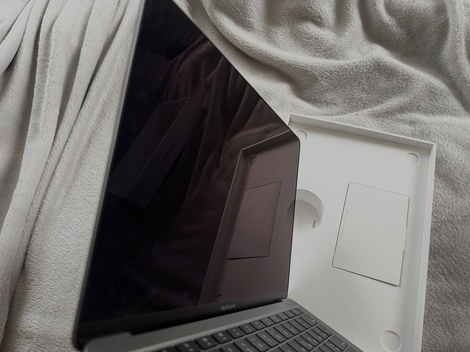 Apple macbook air 2020 i5, 256gb  без блокувань