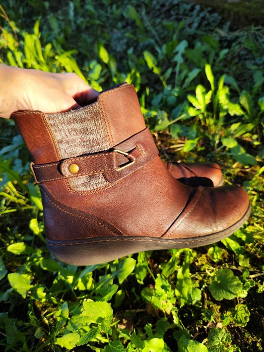 Шкіряні напівчоботи Clarks.