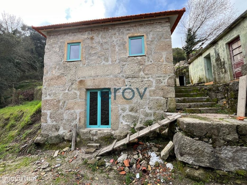 Moradia para Reabilitação com Terreno e Vista Panorâmica — São Tomé Negrelos, Porto