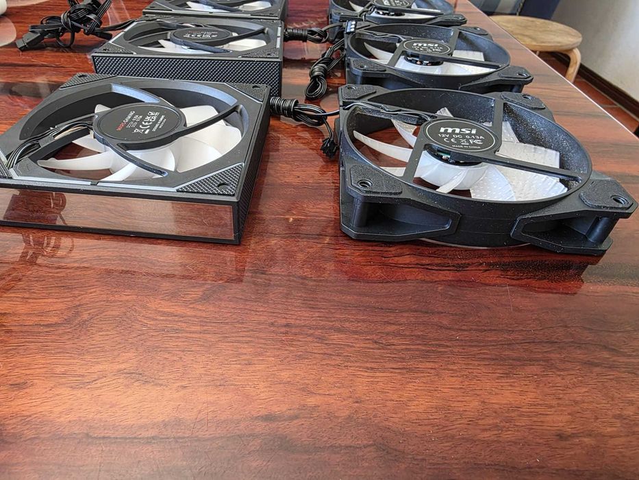 vendo 6 fans 120mm , 3 msi rgb e 3 mars gaiming argb praticamente novas