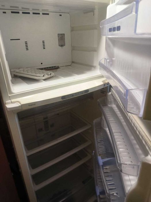 холодильник Whirlpool ARC 4030  на запчастини обо під ремонт