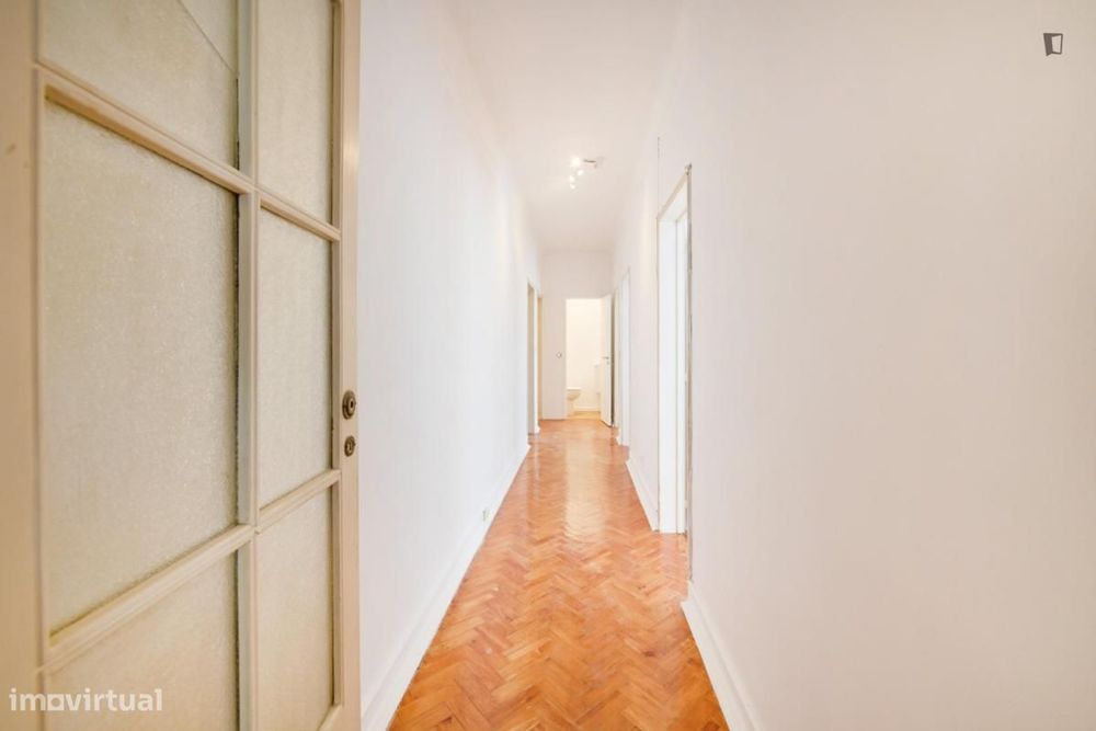 Quarto - localizado em Alvalade Lisbon