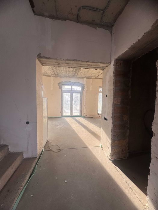 Червоный Хутор ,Центральная улица. 2 этажа, подвал.5 соток