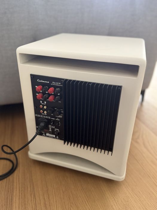 Colunas Cabasse IO 2 com subwoofer Cabasse Santorin 25