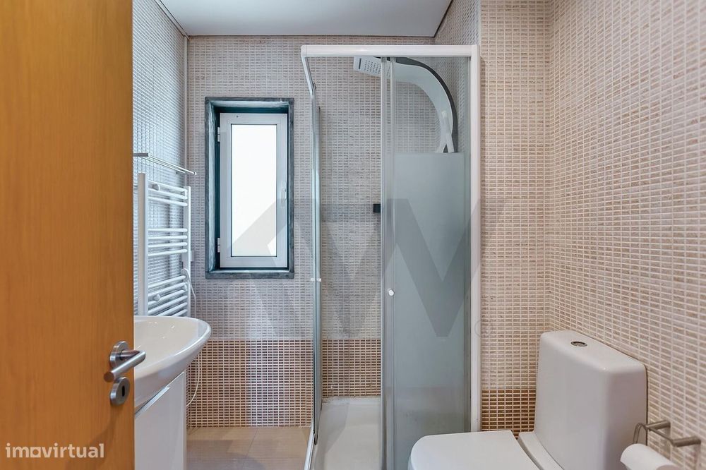 Moradia T4+2 com Jardim e Piscina para Arrendamento, junto ao Oeiras G