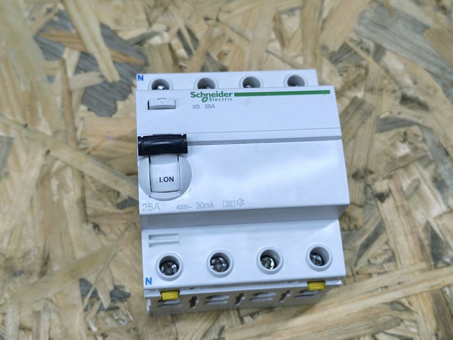 Wyłącznik różnicowoprądowy RCD 25A typ A 30ma / Schneider ilD 25A