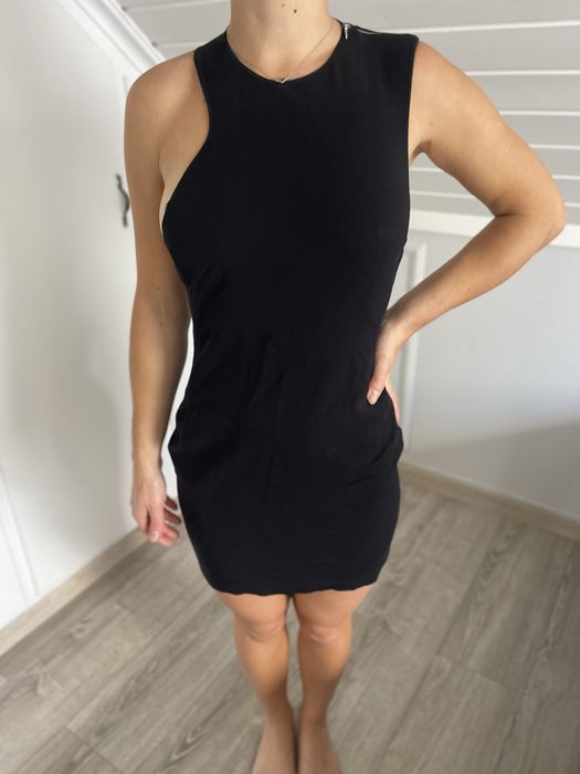 Czarna sukienka Zara