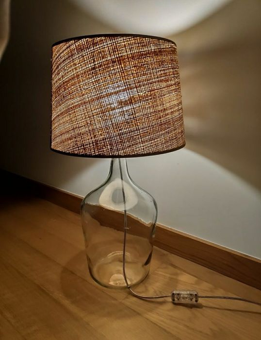 Candeeiros com recurso a garrafão em vidro na base