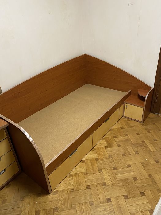 Продам односпальная угловая Кровать 95 х 195 . Ліжко