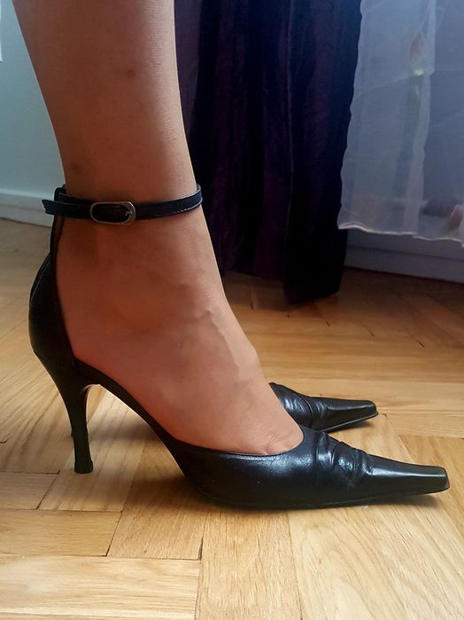 Skórzane czarne szpilki w szpic Gino Rossi 37