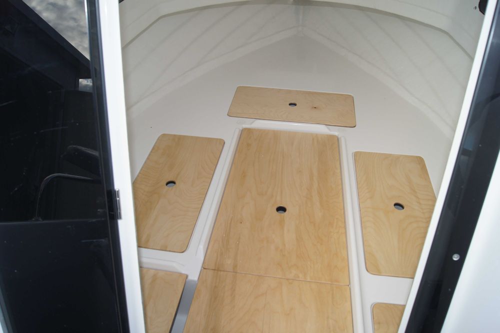 Lodz jacht motorowa kabinowa KORMORAN nowy okazja