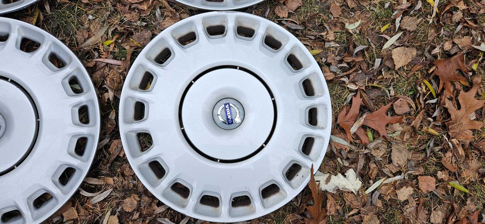 Kołpaki do kół oryginalne Volvo 15 "