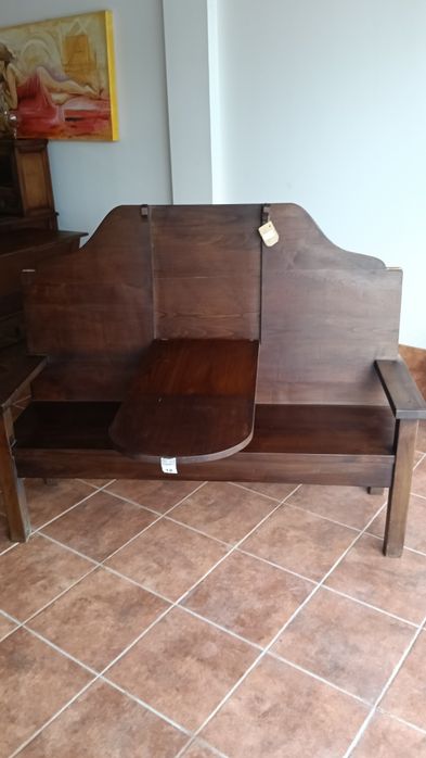 Exclusivo Banco de Entrada Estilo "Monk's Bench" (Banco de Monge) com Mesa Rebatível em Castanho Velho