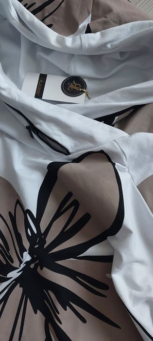 Biało beżowa bluza z kapturem