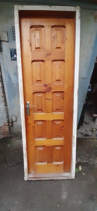 Продам дерев'яні двері.