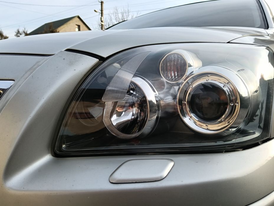 Продам  Тойоту Авенсіс в кузові універсал