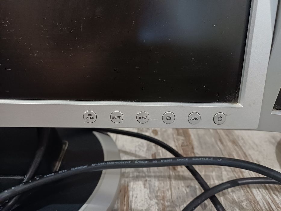 монитор Samsung SyncMaster 740N