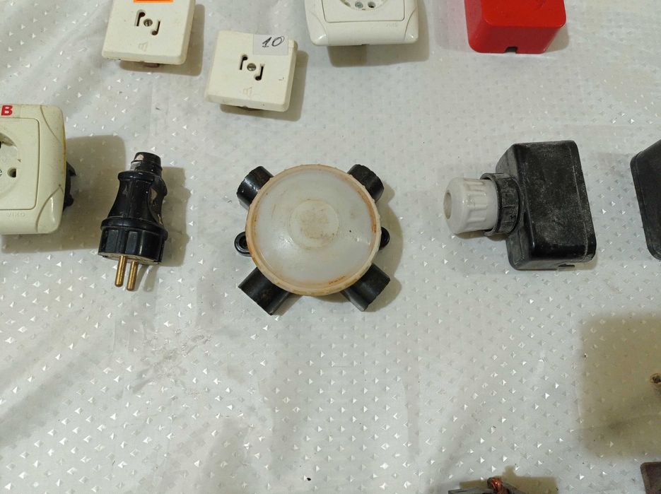 Розетка.Подрозетник.Включатель.Пробка.Автомат.Рамка.