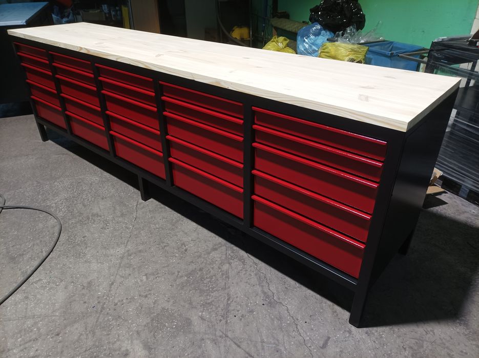 Stół warsztatowy metalowy blat nierdzewny.