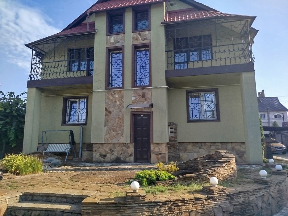 Продам дом 3 этажа)))