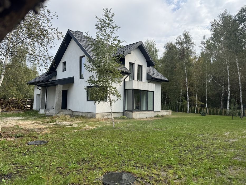 Будинок біля лісу