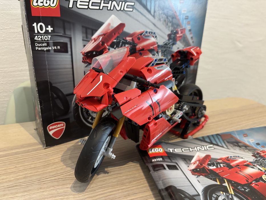 Lego Tecnics Ducati Panigale V4 R