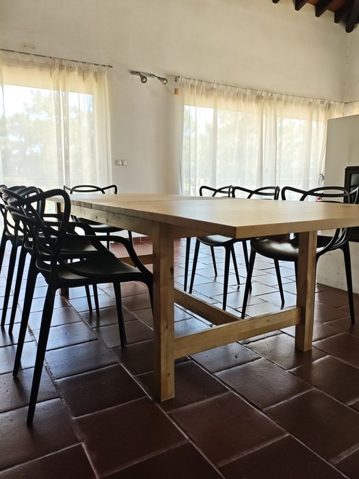Mesa de madeira, grande e extensível
