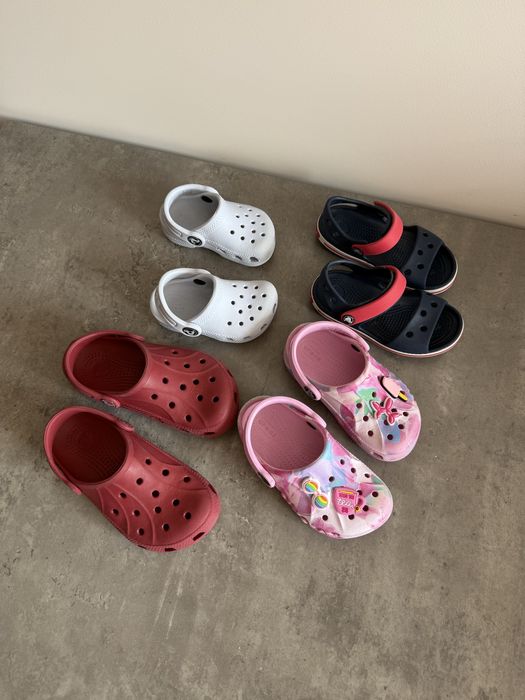 Дитячі Crocs для дівчинки і хлопчика.