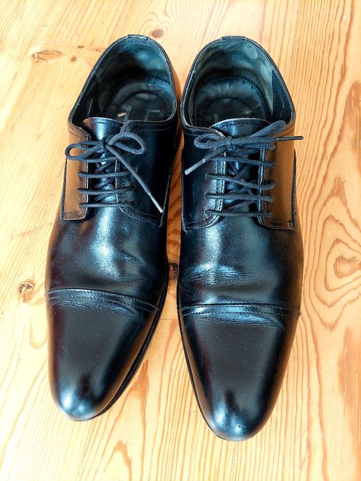 Sapatos de atacadores