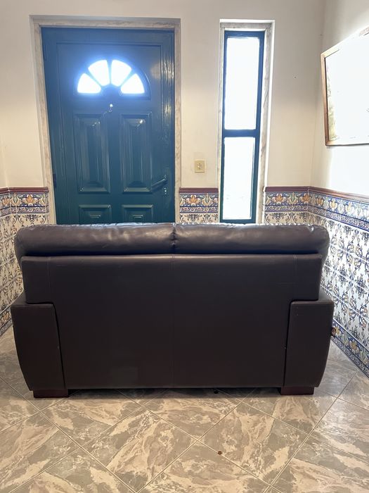 Sofá 2 Lugares em Couro Natural – Bom Estado