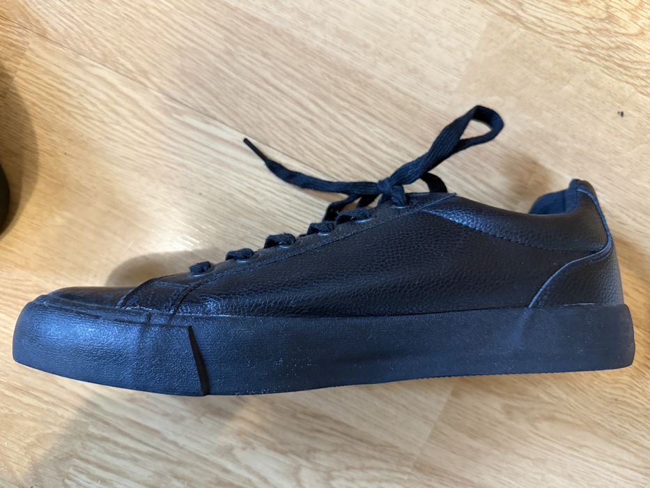 Czarne sneakersy T&R