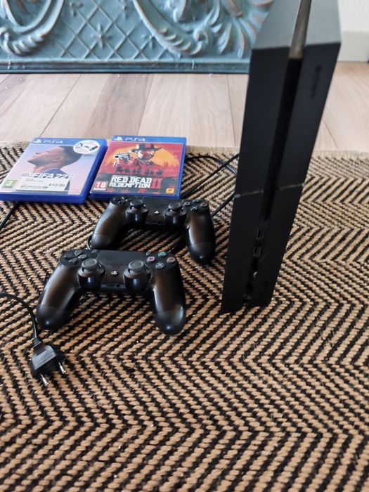 PlayStation 4 com 2 comando + 2 jogos