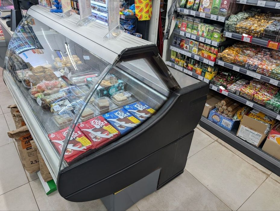 Вітрини холодильні багато різних моделей