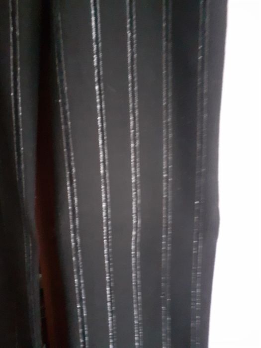 Spodnie damskie czarne ze srebrnymi nitkami