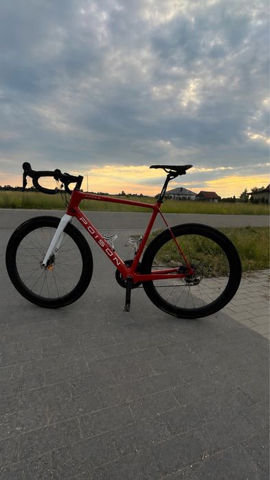 Rower szosowy Karbonowy POISON – hydrauliczna Tiagra – koła stożkowe - Trenażer Elite SuitoT
