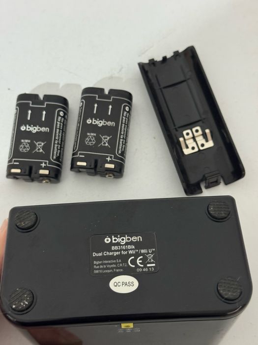 Ładowarka dual Bigben do Wii / Wii U + 2 akumulatory NiMH + pokrywka