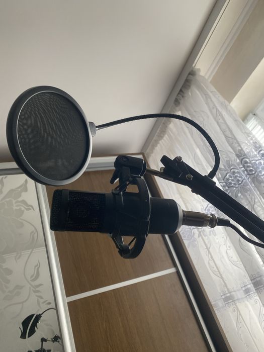 Продам студійний мікрофон media tech
