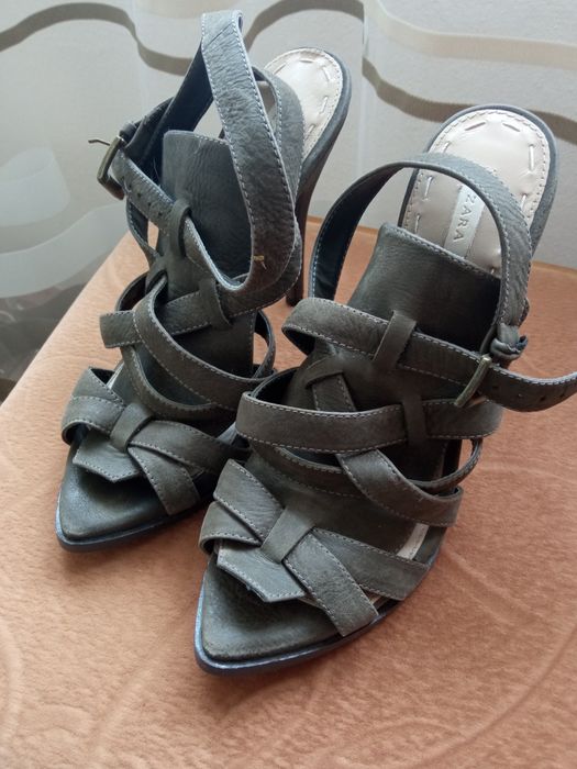 Шкіряні босоніжки Zara 38 розмір