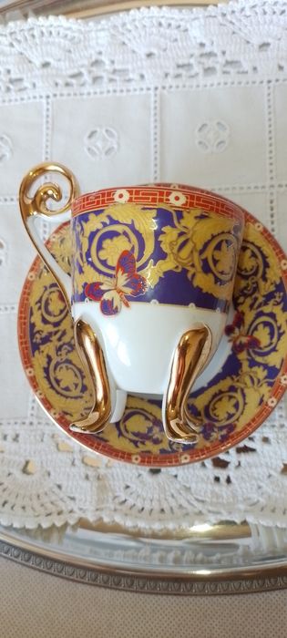 Chávena de café com pires em porcelana