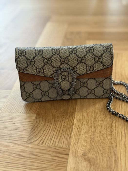 Szara torebka z lancuszkiem