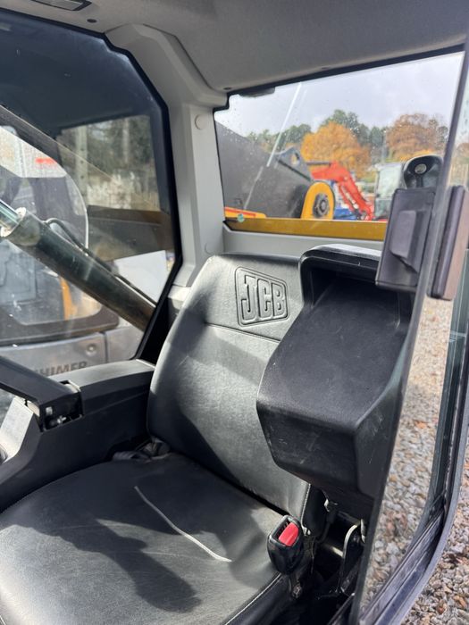 Mini pá carregadora jcb